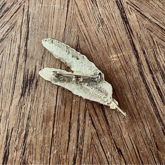 🤩🥳Gerry’s 1960’s Gold Bird Feather Brooch Pin🎉Host Pick - Picture 7 of 8